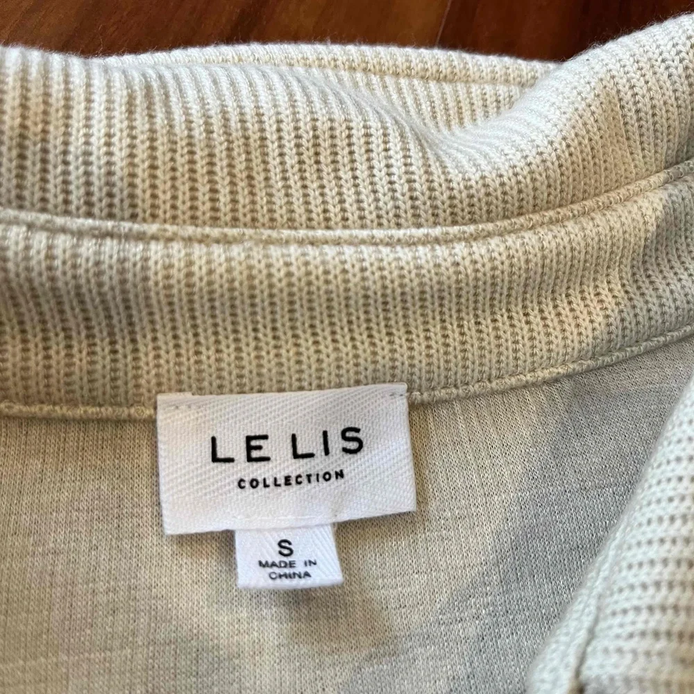 New NWT Le Lis Beige Knit Jacket Ribbed Button Front Crop Long‎ Sleeve Sz S